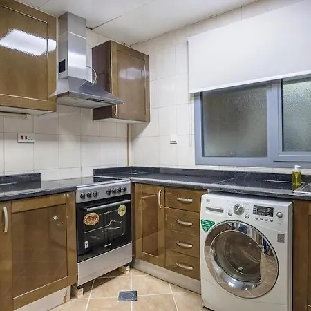 Lovely 2 Bedroom Apartment Abu Dhabi Exterior photo