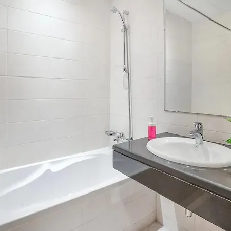 Lovely 2 Bedroom Apartment Abu Dhabi Exterior photo