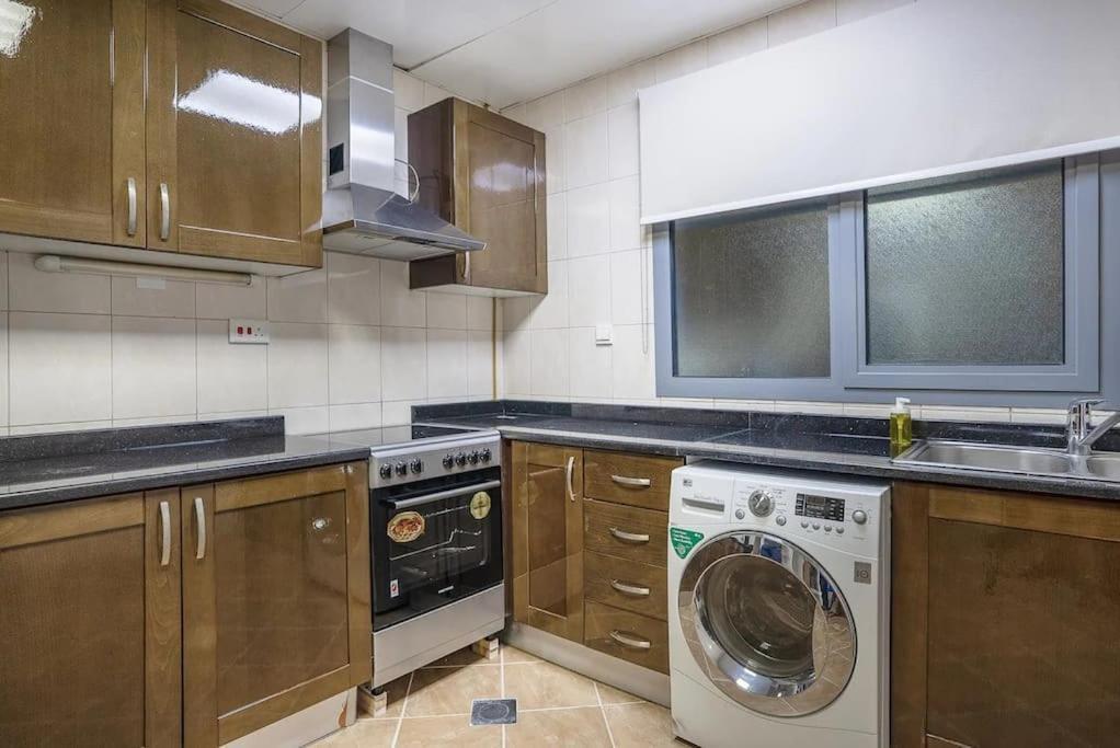 Lovely 2 Bedroom *