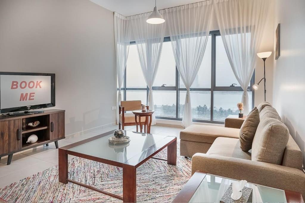 Lovely 2 Bedroom *